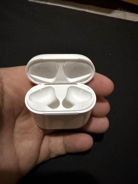 Продам оригинал кейс от airpods 2