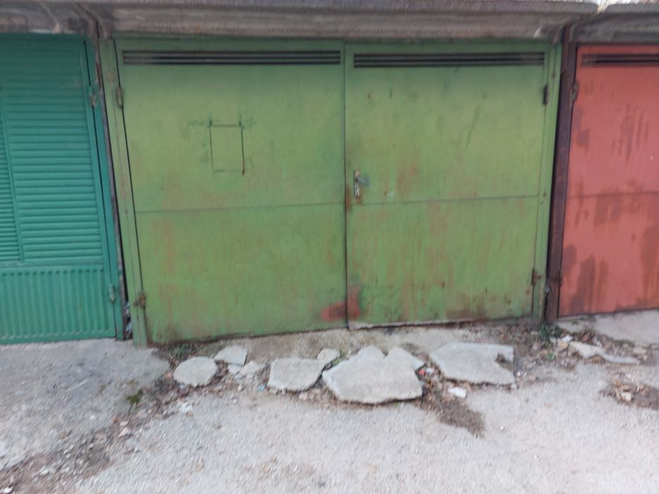 ГАРАЖ В ЖК. МЛАДОСТ Срещу блок  319 ВХОД Г