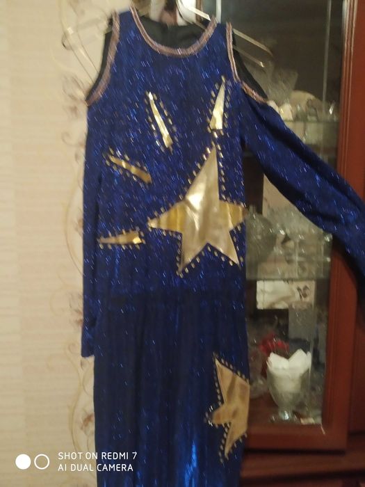 Костюм для танцев для девочки ,40-42 размер,в хорошем состоянии.