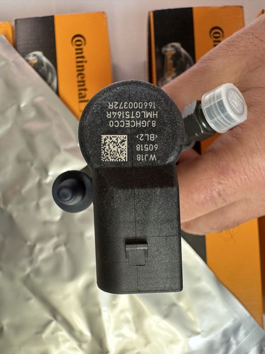 Injectoare injector Renault Master 2.3 dci cod 166009567R- 166000372R