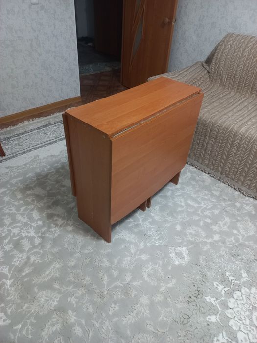 Продам стол книжка