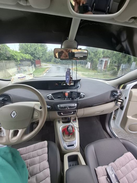 RENAULT Scenic 2011 — imagine 2