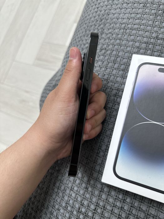 Продам iPhone 14 Pro 128GB (черный / Space Black)