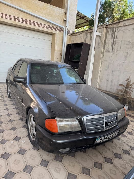 W 202 Mercedes. ( C ) Class
