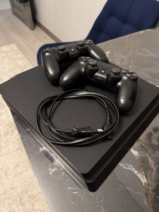 Продам PlayStation 4 Slim