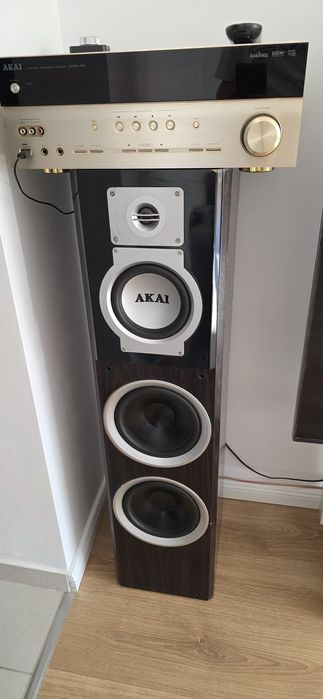 Vând boxe  ,statie Akai