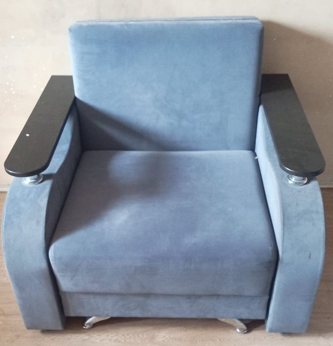 Камод и кресло кровать.