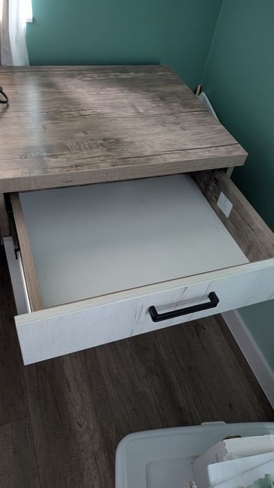 Детска стая - легло, бюро, нощно шкафче, голям шкаф, гардероб