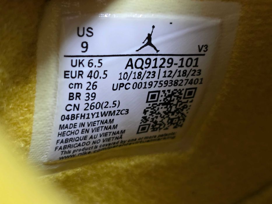 Air Jordan 4 Retro Sulfur originali din piele naturală, mărime 40.5