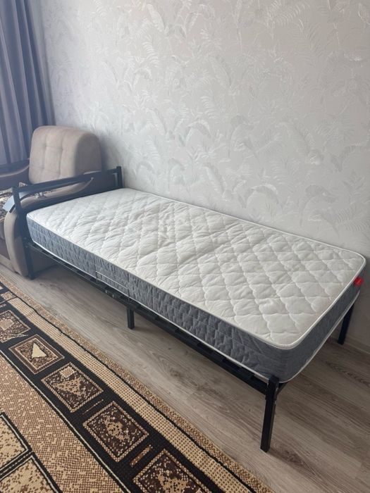 Кровать с матрасом