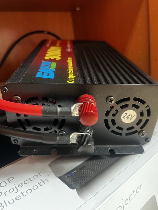 Vand Invertor EASUN 24V/220V 3000W