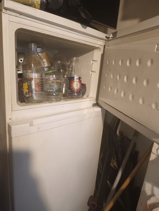 Vând 2 frigidere defecte