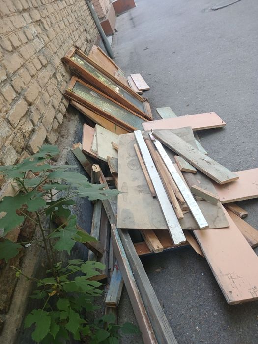 Утин бор. Есть дрова рамы, двери..