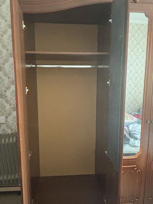 Продам шкаф,кровать,две тумбочки