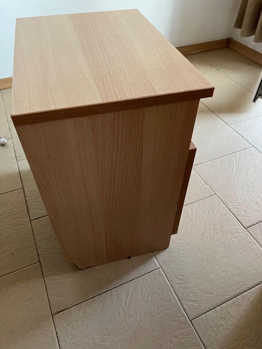 Продавам нощни шкафчета
