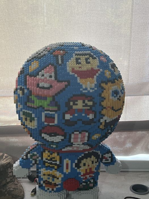 Продам большое лего фигурку