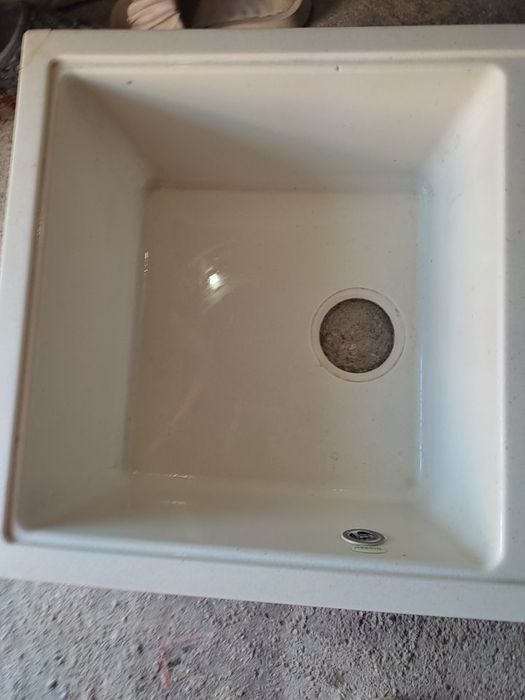 Продам керамическую раковину бу