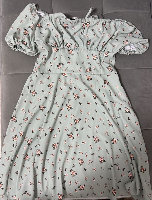 Продам женские платья