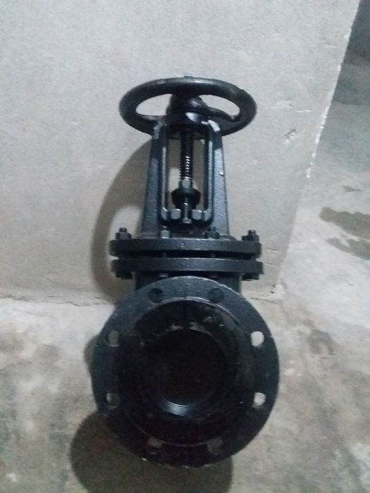 Задвижка  чугун Российский 30ч6бр Ду100 Ру16