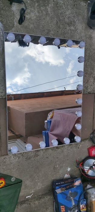 Oglinda cu suport cu lumini dim 60 x 80 cm noua