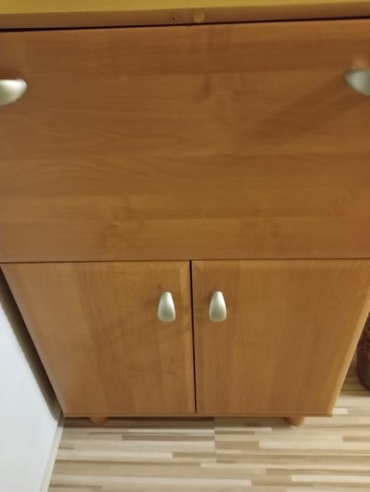 Продавам шкаф като нов