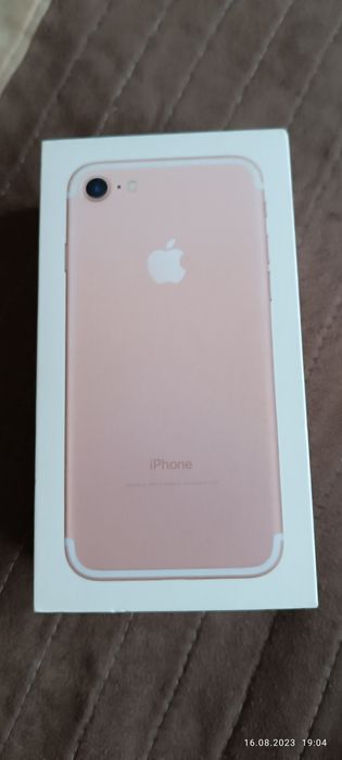 Телефон iPhone 7