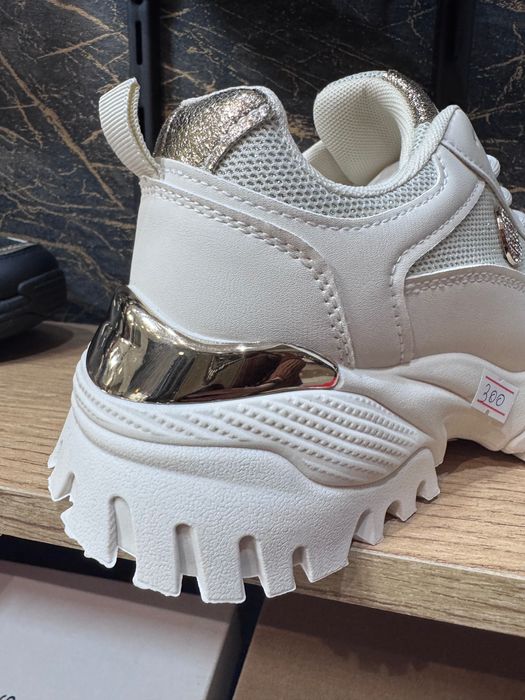 Adidasi Damă Laura Biagiotii