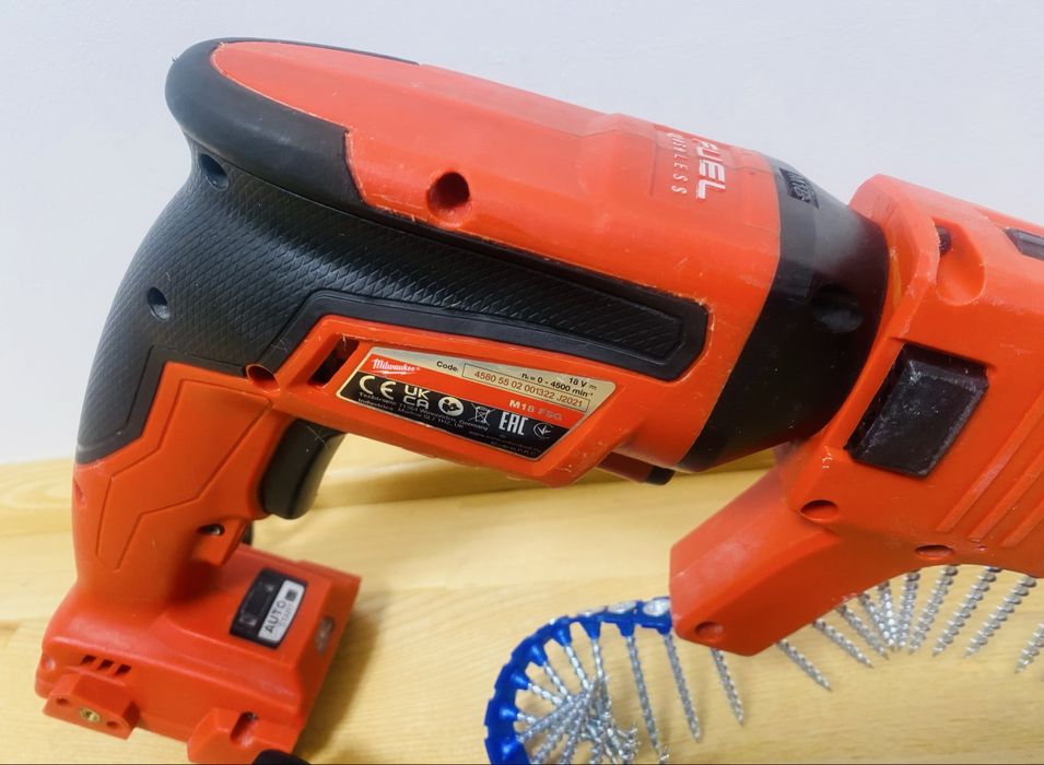 Milwaukee filetanta negrese M 18 FSG