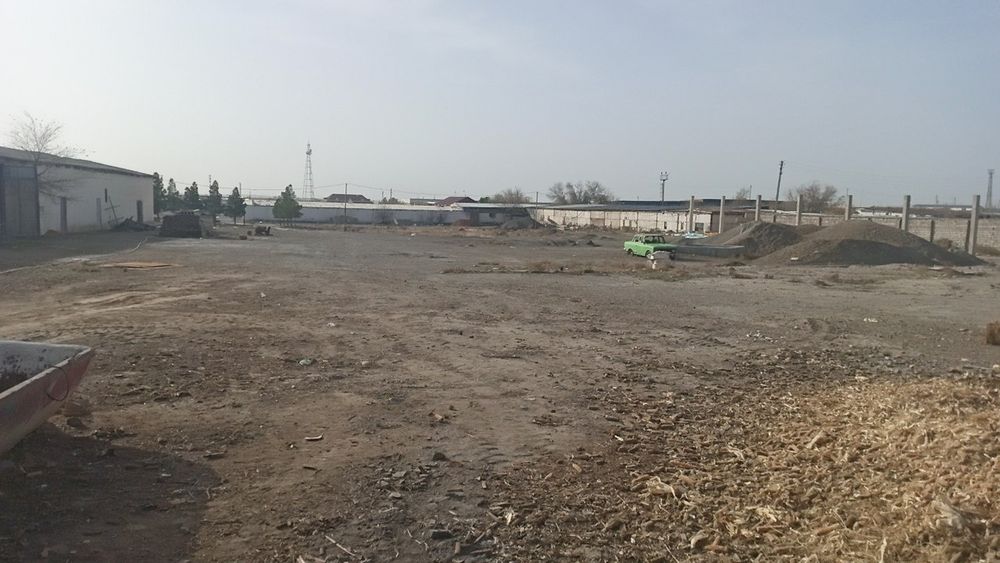 Срочно продам землю 1.7 гектар караул базар дол дороги документы есть.