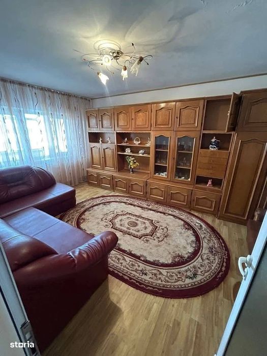 De vanzare  2 camere, 3 balcoane,Pietonal Pret : 54.000euro