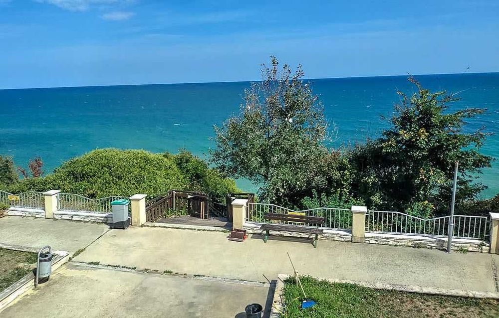 Продава се Тристаен апартамент в Бяла - 120 кв.м за 444 €/кв.м - Снимка #2