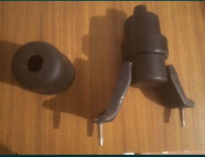 Подушка двигателя Toyota (Camry ;Scepter.).