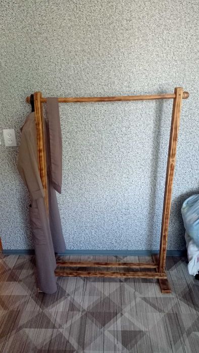 Продается вешалка для одежды