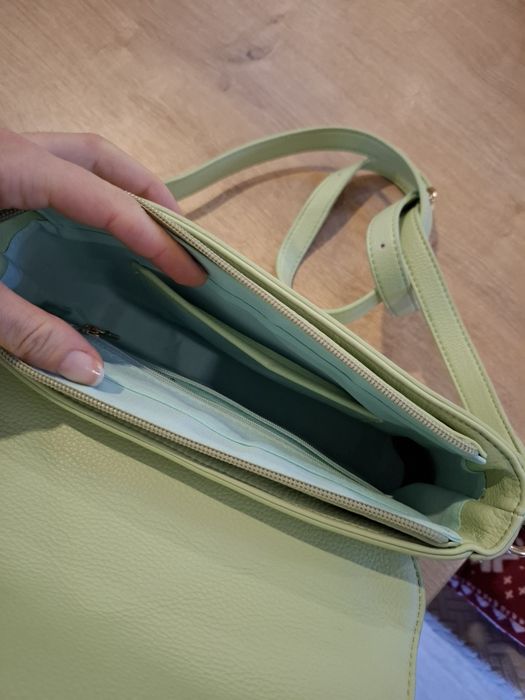 Дамска зелена чанта през рамо