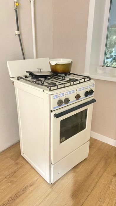 Продам газовую плиту