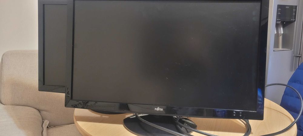 Monitor Fujitsu și Samsung