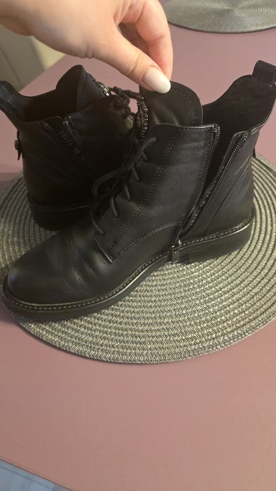 Ghete dama din piele