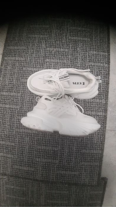 38номер,маратонки в бял цвят