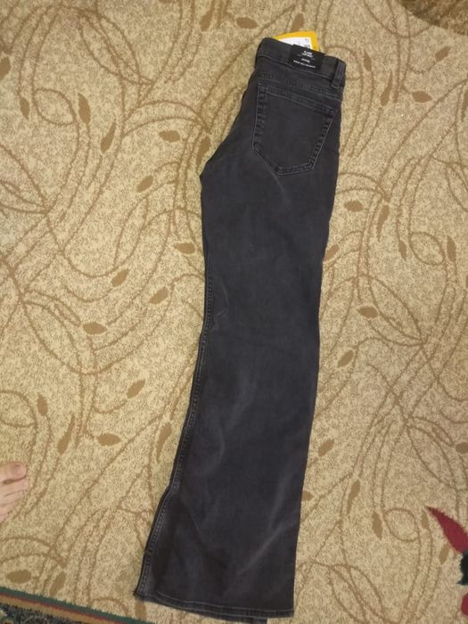 Продам новые стильные джинсы