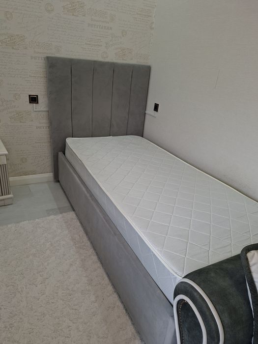 Продам кровать. С матрасом