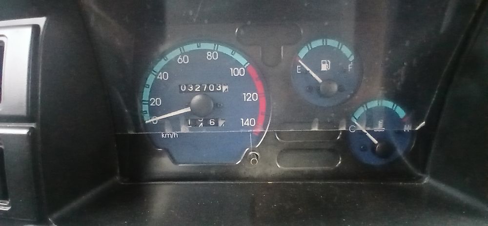 Дамас сотилади. Холати аъло.