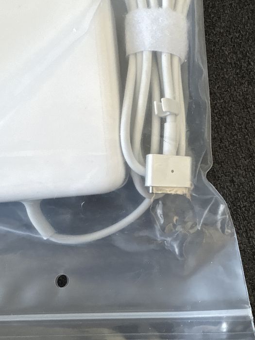 Адаптир със зарядно за Macbook