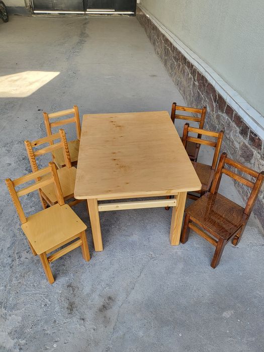 Sotiladi bolalar uchun stol,stulchalar toplami