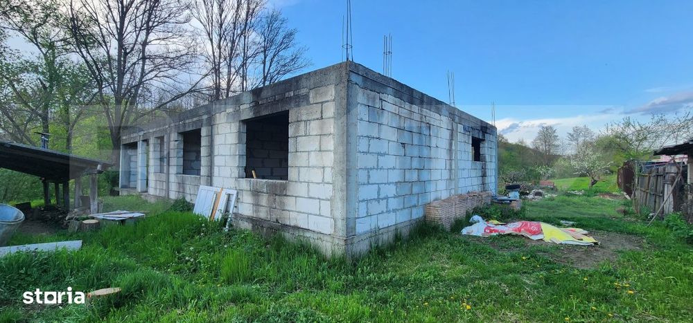 Teren 6650 mp, cu casa nefinalizata de 111 mp, in Nisipoasa.