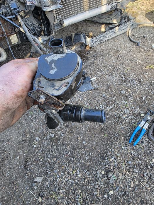 Помпа за охлаждане на антифриз за Mercedes W211 320 бензин