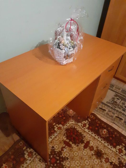 Birou masiv de vanzare