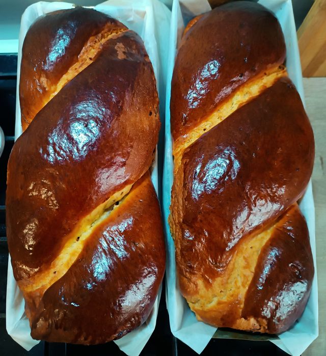 Cozonac pufos de casă cu nucă și cacao