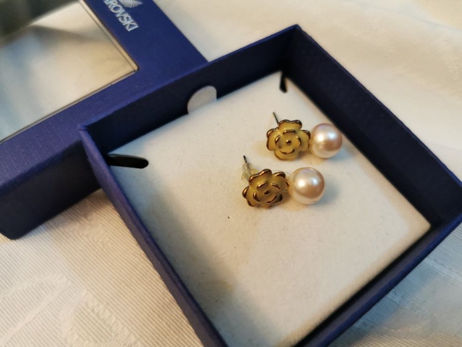 ОРИГИНАЛНИ БИЖУТА всяко е с различна цена: обеци SWAROVSKI зелен камък