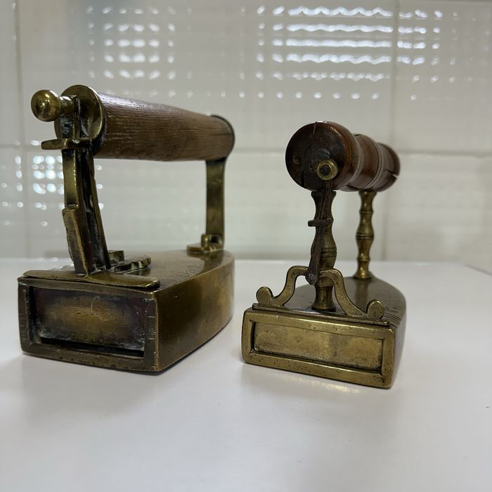 Fier de calcat rar antic medieval bronz masiv alama fonta anii 1800