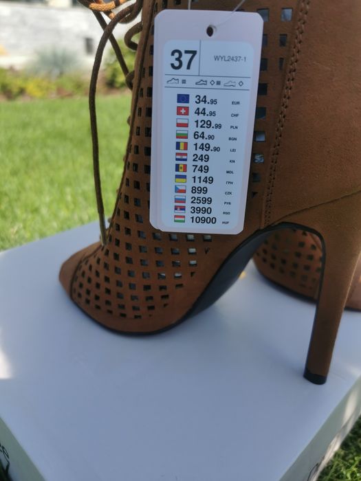 Sandale cu toc subțire